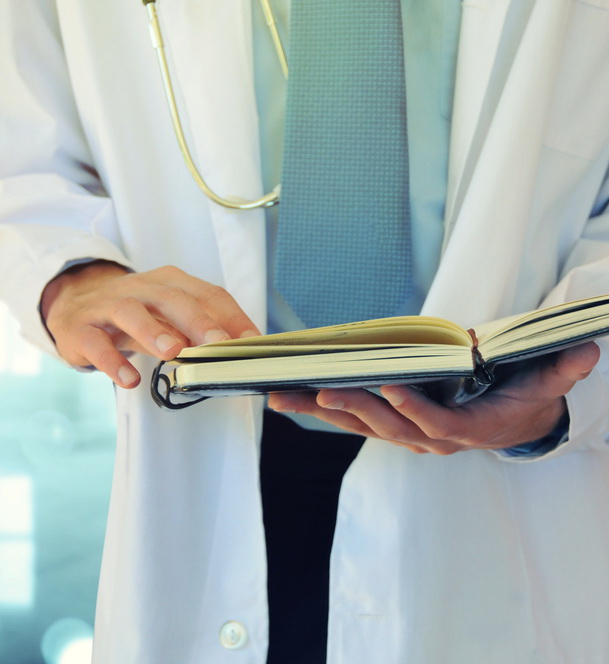 Tumori, oncologi Aiom: 37 linee guida per medici e pazienti